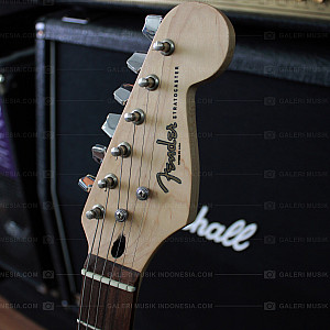 2ND Fender Stratocaster Custom 